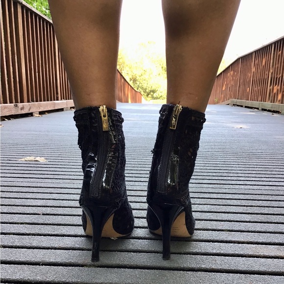 💃🏽 Open Toed Black Booties 💃🏽 - Picture 4 of 11